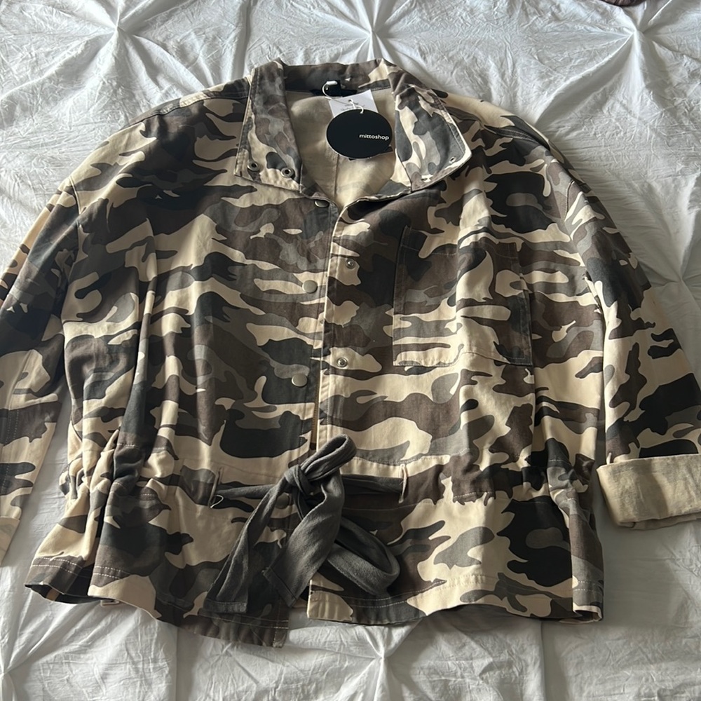 Camo cinch long sleeve jacket.